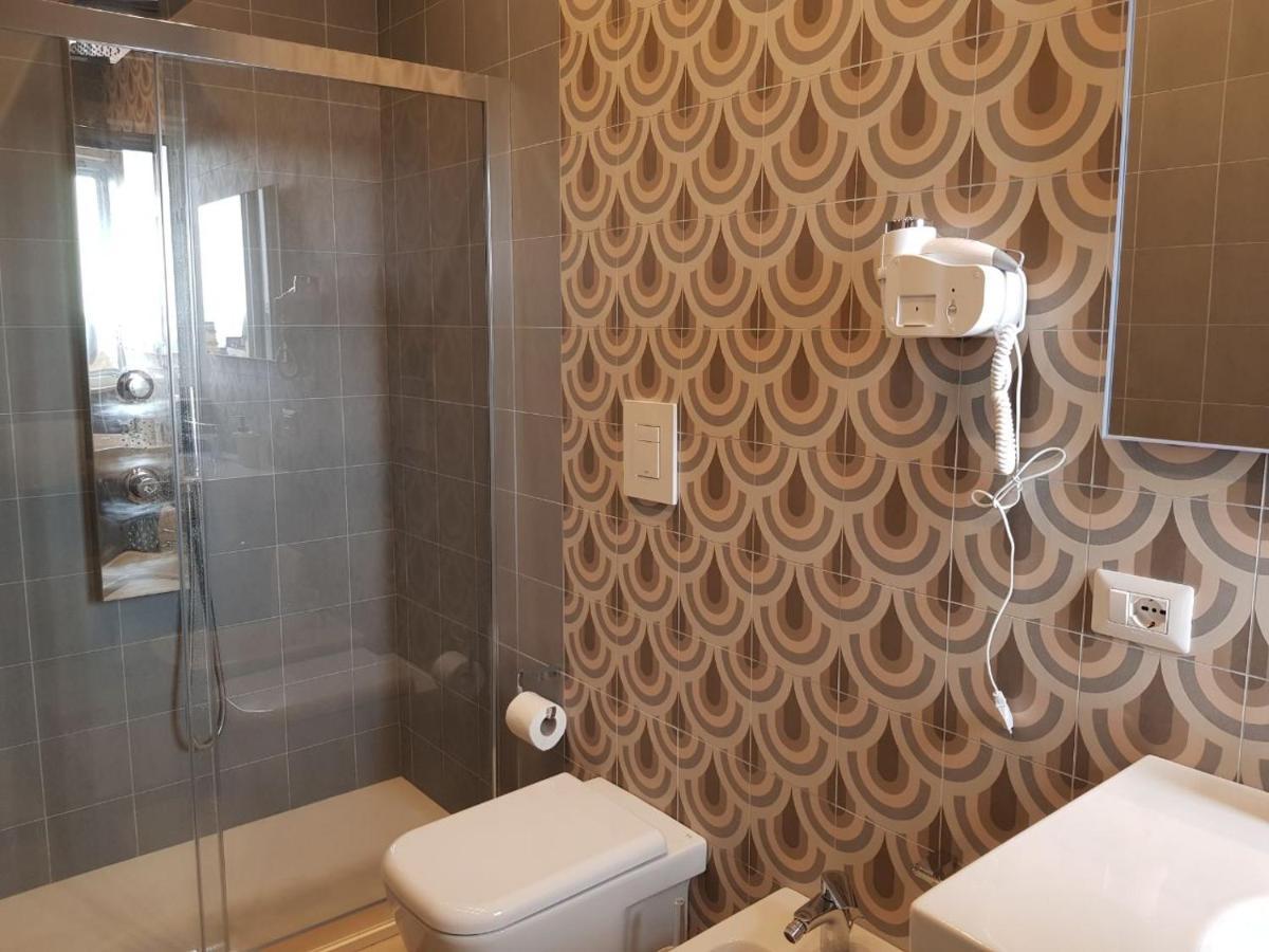 Euforia Napoli - Tre Sedi - Three Locations Bed & Breakfast エクステリア 写真